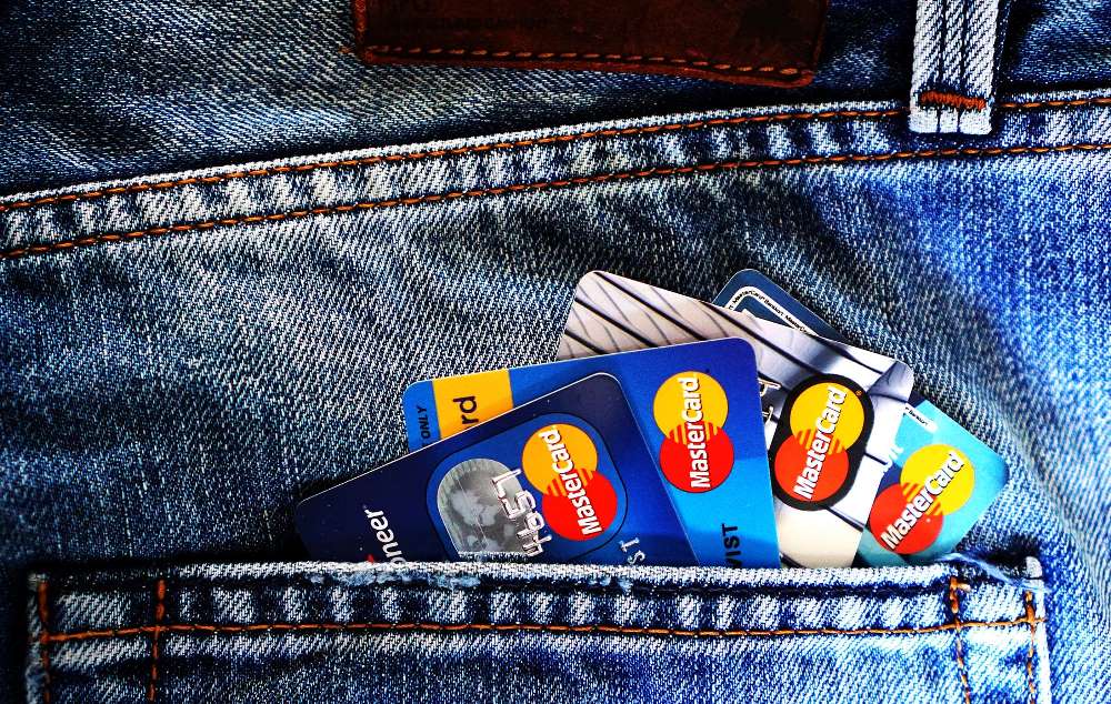 Как получить кредитную карту без работы и кредитной истории